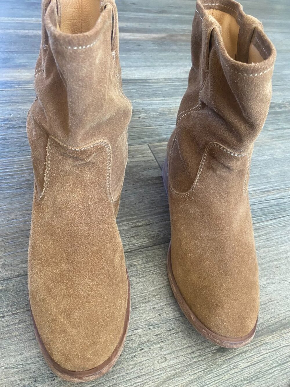 Beek Boots size 9 in brown suede